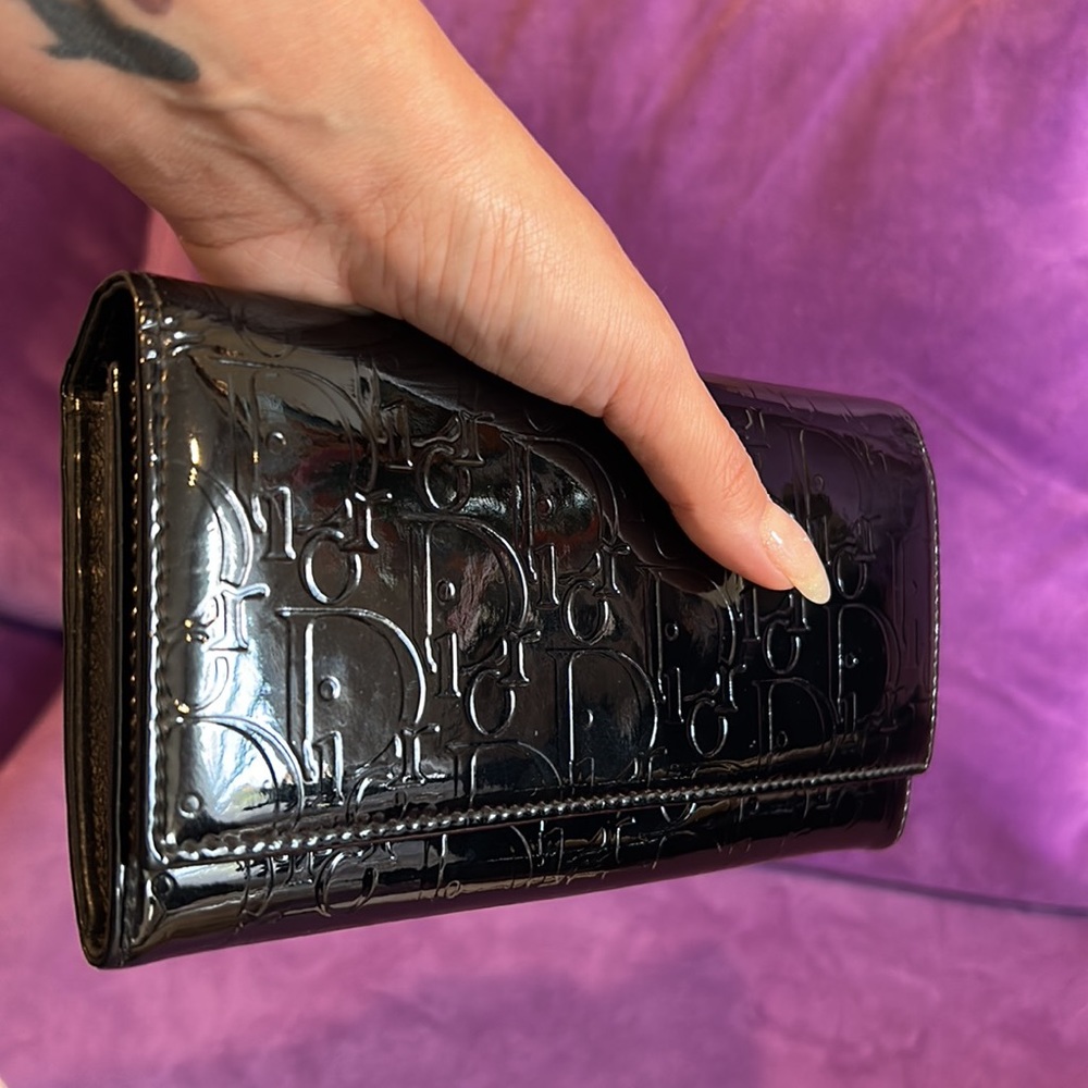CHRISTIAN DIOR Black Patent Leather Logo Ultimate Continental Wallet